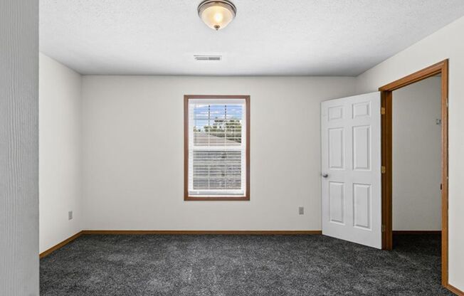 2 beds, 1 bath, 1,150 sqft, $981, Unit 2-09