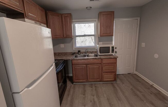 2 beds, 1 bath, $895, Unit Unit A