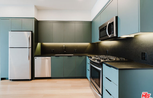 1 bed, 1 bath, 787 sqft, $4,195, Unit 728