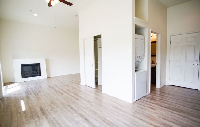 Studio, 1 bath, 460 sqft, $1,295, Unit 5625-302