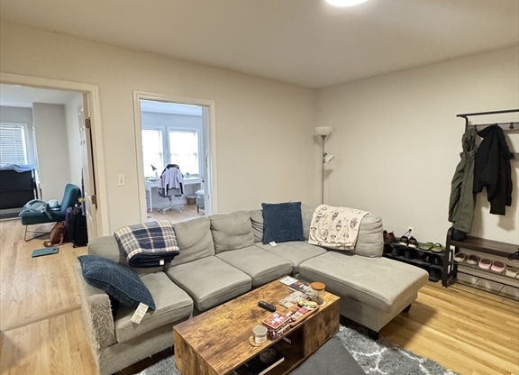 389 W BROADWAY