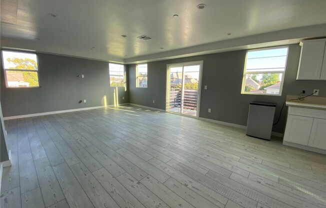 211 E 29 ST