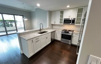 Turnkey Luxury 2BR Residence | Fully Renovated | Garage Parking | Prime Downtown River North / Streeterville