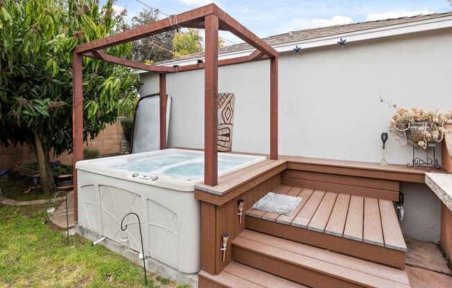Beautiful Summer Home | Gorgoeus Yard | 3-Bedroom Home for Rent