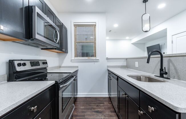 3 beds, 2 baths, 150 sqft, $1,975, Unit 1407-202