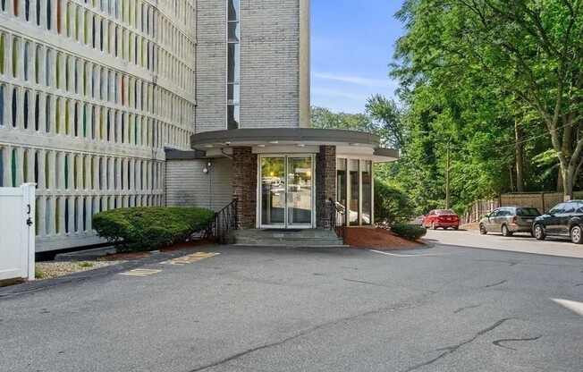 1 bed, 1 bath, 634 sqft, $2,200, Unit T28