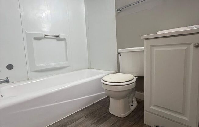 1 bed, 1 bath, $725, Unit 7