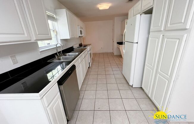 Beautiful 3 Bedroom Home in Crestview with Move-In Special: 1/2 OFF 1st Full Months Rent!