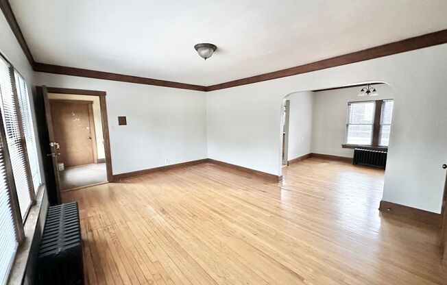 2 beds, 1 bath, $1,160, Unit 04