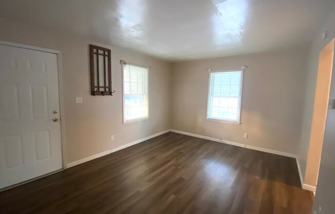 2 Bedroom, 1 Bath Home w/Garage Now Available for Rent!