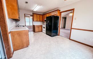 3 beds, 2 baths, $1,300