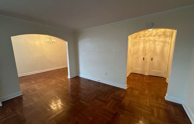 1 bed, 1 bath, 768 sqft, $1,450, Unit Royal York 809