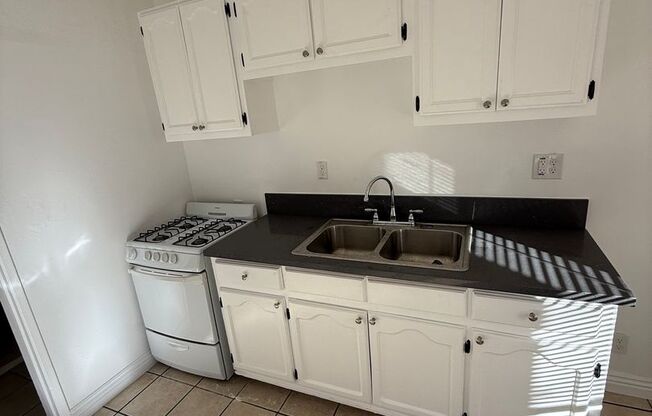 1 bed, 1 bath, $1,595, Unit 442 - D