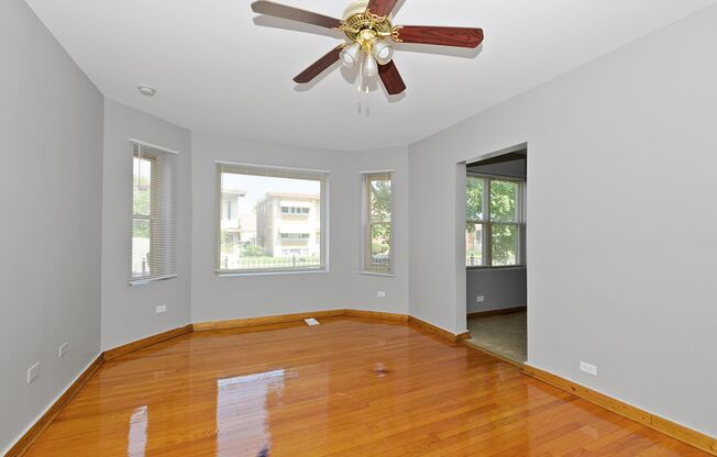 4737-4743 W 65th MOBILITY ZONE