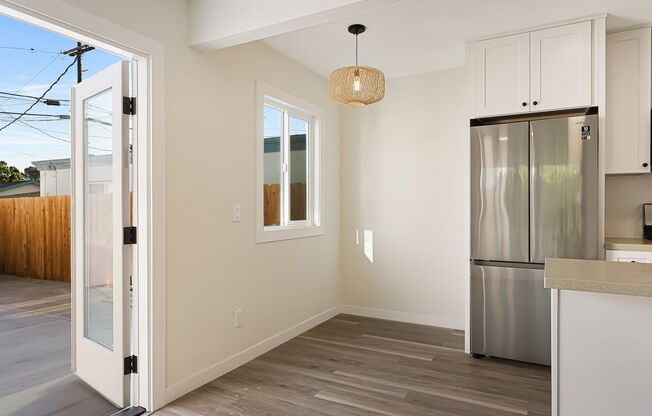Completely remodeled 2 bd/1ba in charming neighborhood of Pacific Beach!