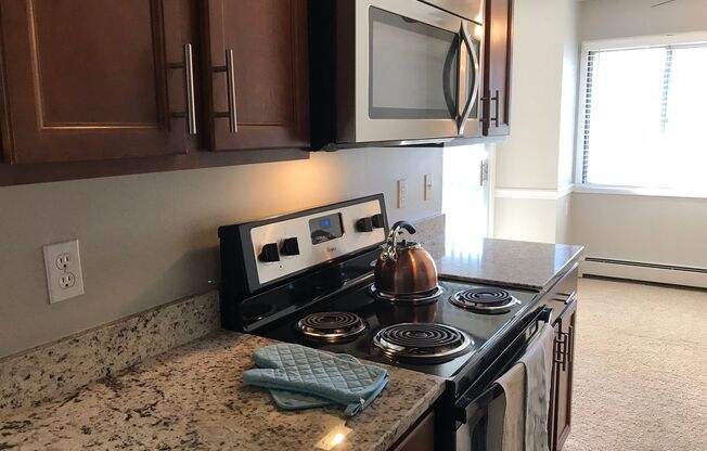 2 beds, 1 bath, 912 sqft, $1,345, Unit 1950209R