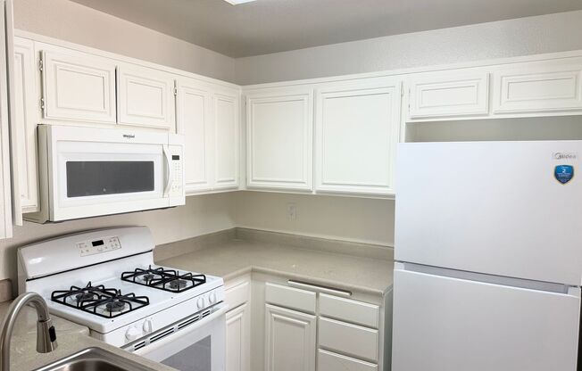 2 beds, 2 baths, $2,195, Unit 209