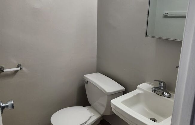 3 beds, 1.5 baths, 943 sqft, $1,700, Unit 6920-D2