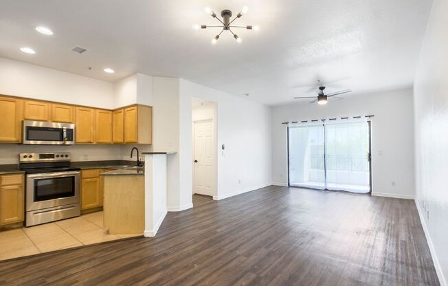 3 beds, 2 baths, 1,352 sqft, $1,795, Unit 215