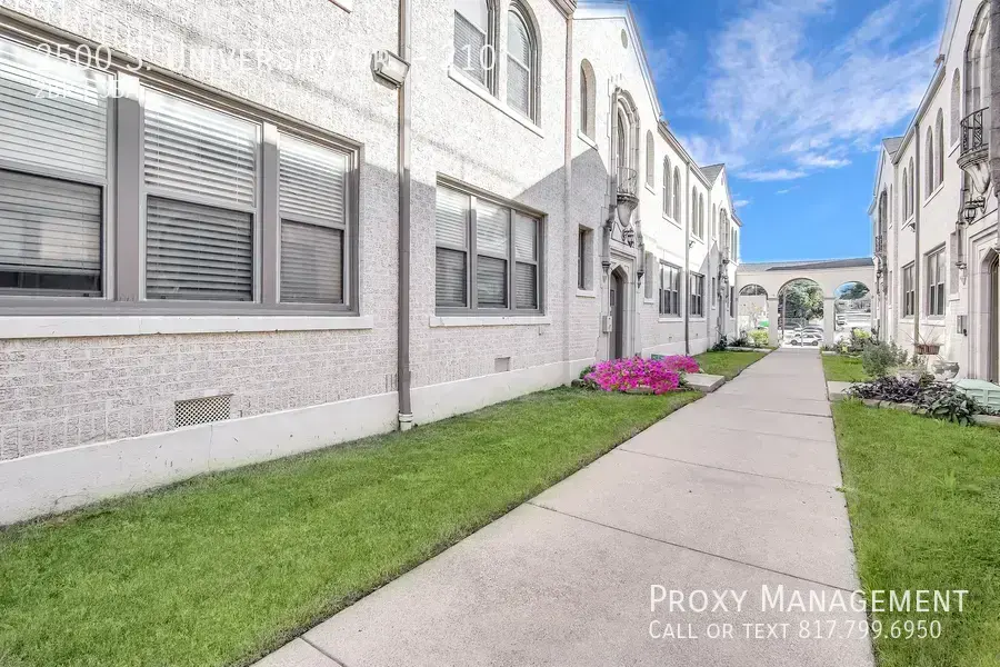 2500 S UNIVERSITY DR