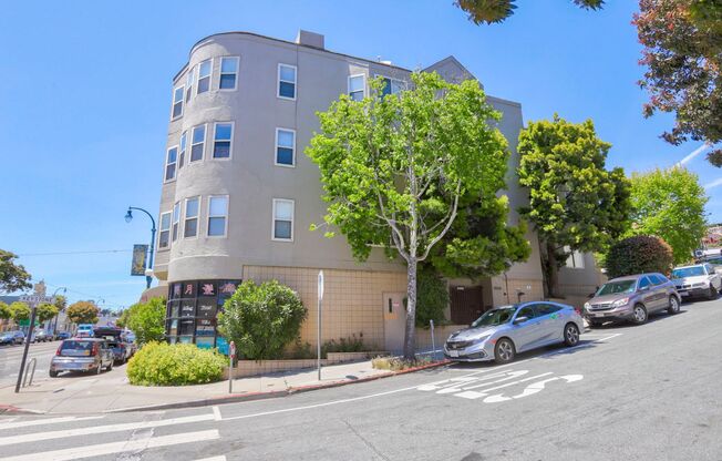 Spacious 2BR Condo with Parking + W/D | Ocean Ave | Pet Friendly | Walk to Whole Foods & SFSU | YouTube Tour