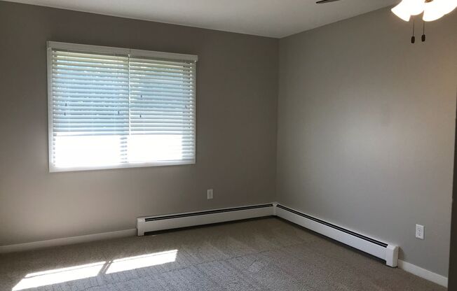 1 bed, 1 bath, 700 sqft, $1,275, Unit 1930203R