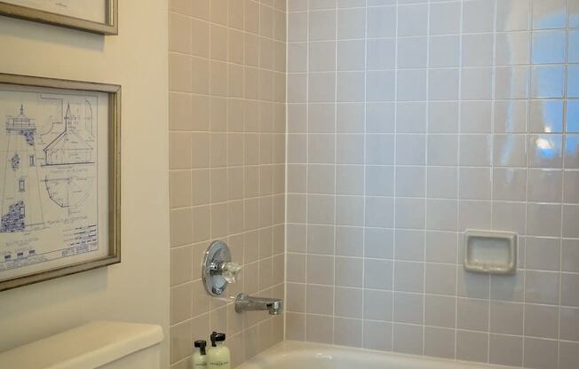Designer Bathroom Suites at Gramercy on Garfield, Cincinnati, 45202