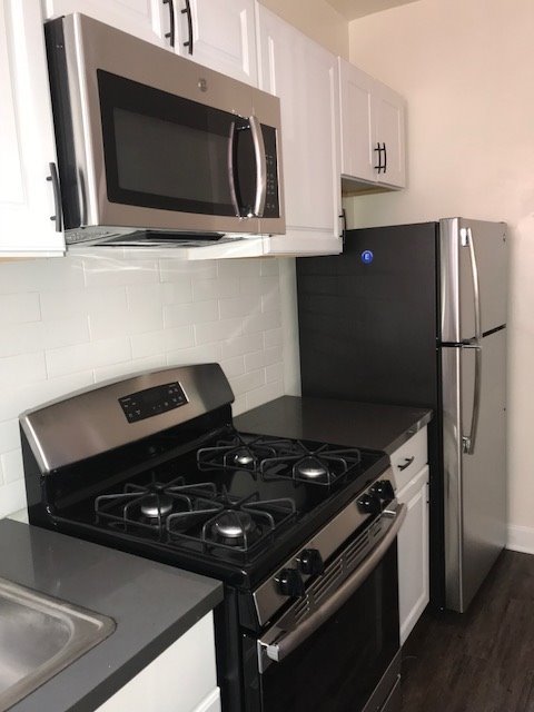 Studio, 1 bath, 470 sqft, $1,395, Unit 100