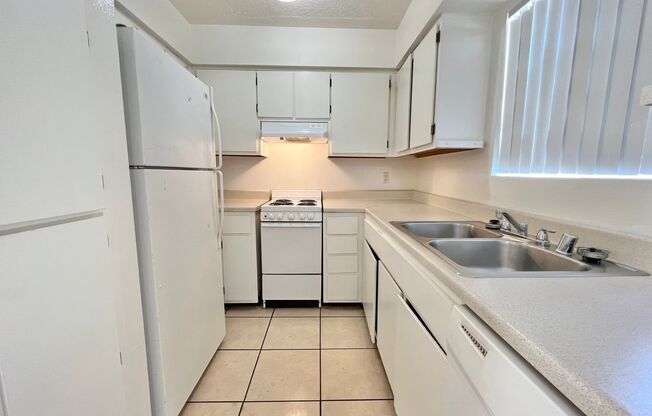 2 beds, 1.5 baths, 800 sqft, $1,055, Unit Unit 8