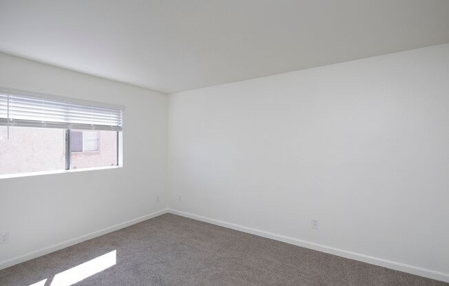 2 beds, 1 bath, $2,480, Unit 69