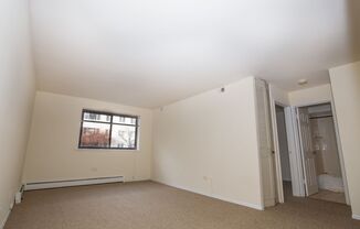 421 W Barry Ave, Chicago IL 414