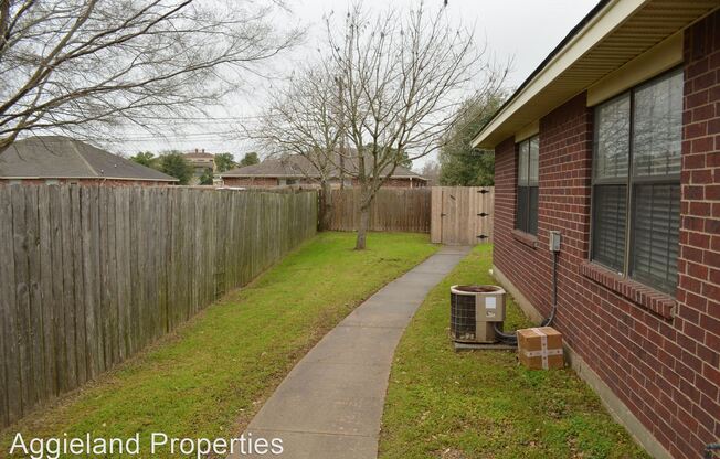 1900 Holleman Dr W -