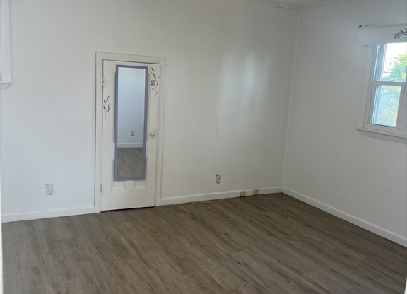 3 beds, 1 bath, 1,500 sqft, $2,800, Unit 2