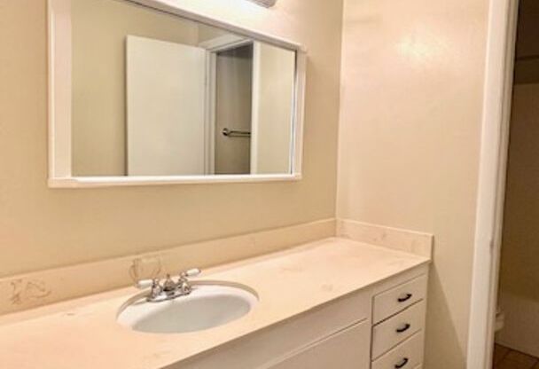 2 beds, 1 bath, $1,395, Unit #2B