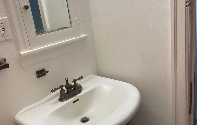 4 beds, 1 bath, $1,200, Unit 11202 (Upper)