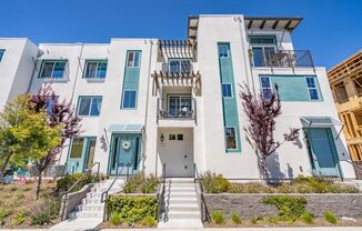 PENTHOUSE CONDO IN COMMUNICATION HILL | 2BEDS, 2BATHS | MUST SEE!!!