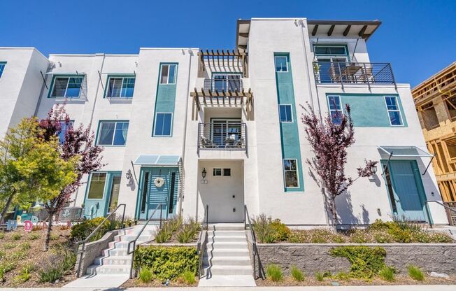 PENTHOUSE CONDO IN COMMUNICATION HILL | 2BEDS, 2BATHS | MUST SEE!!!