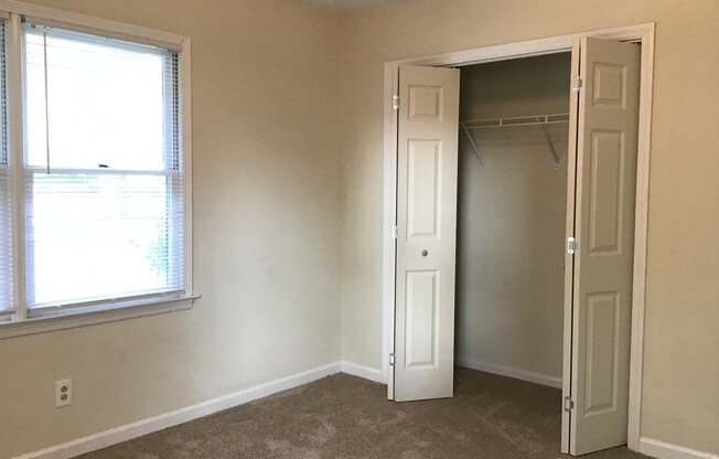 2 beds, 1 bath, $985