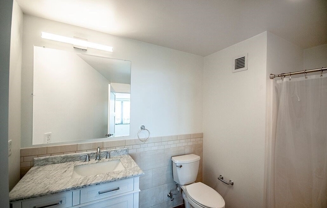 2 beds, 2 baths, 900 sqft, $3,875, Unit 301