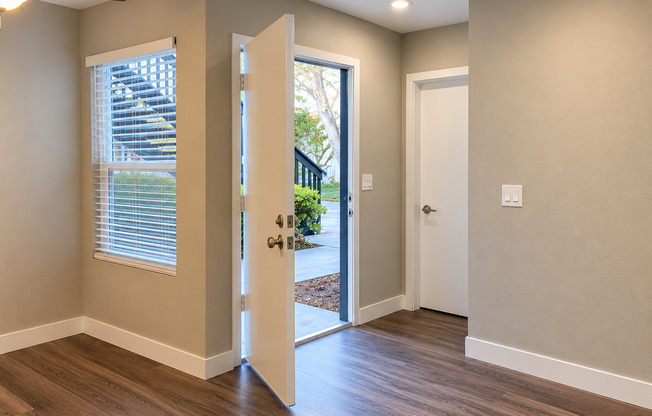 1 bed, 1 bath, 430 sqft, $2,295, Unit 10