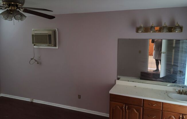 4 Bedroom, 2 bath in Orlando. Fenced in yard ...