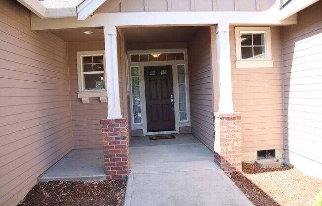Spacious Lakeshore Single Level Home for Lease - 902 NW 96th Cir