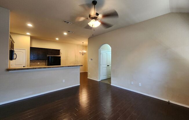 3/2/2  Off HWY 46/ No Carpet / Interior Washer & Dryer Connections / Pergola / Fenced in Backyard / CISD
