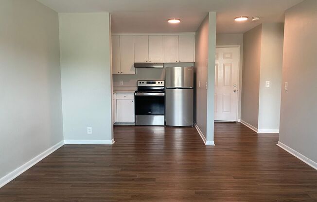 1 bed, 1 bath, 640 sqft, $995, Unit A11