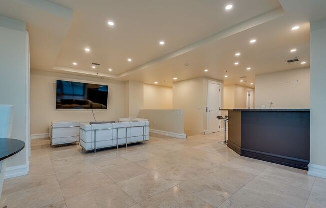 3 beds, 5 baths, $18,975, Unit # 4305
