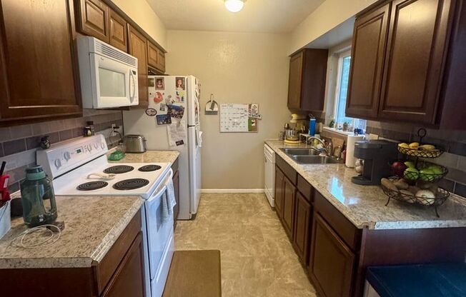 3 bedroom/2 bath Centrally Located home in Vista Grande