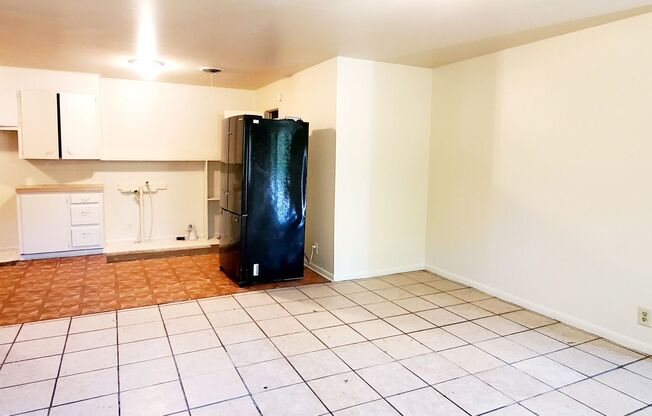 2 beds, 1 bath, $615, Unit APT# 2