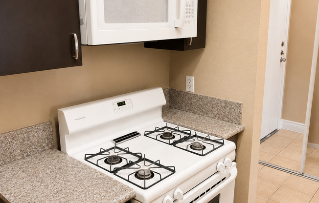 Beautifully Remodeled 2B | 2B Condo in Prime Reseda!