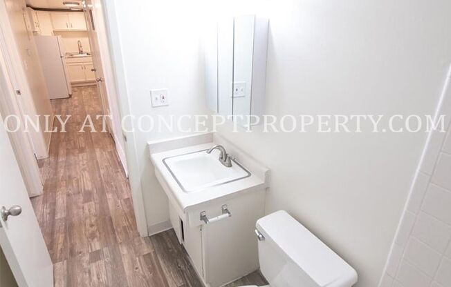 2 beds, 1 bath, 700 sqft, $1,349, Unit 27