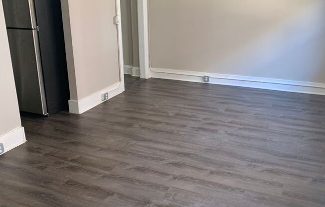 2 beds, 1 bath, $1,250, Unit E-22